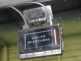 ドライブレコーダー本体は装着済みですが、SDカードは付属しておりません。ご希望の場合は別途ご購入いただけますのでスタッフにご相談ください。