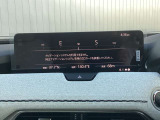 【マツダコネクト】  オーディオ操作、車両装備、ナビ案内など、統合的にモニターできる見やすいサイズのディスプレイです。