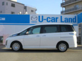 純正ホイールカバーで全体的にデザインがまとまっています。車も人も、オシャレはまずは足元からですね。