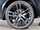 BMW純正アルミホイールです。納車時にはアルミホイールコーティングも承っております!是非ご検討下さいませ。