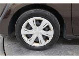 タイヤサイズは185/60R15になります。溝数は約3ミリです。