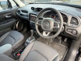 ステアリングを握ればJeepワールドが目の前に広がります!
