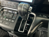 オートマチックシフトレバーは、手になじみ操作しやすい形状で安全運転にもつながります♪