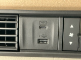 【USBポート】USBポートも装備されています!スマートフォンのオーディオに連携も可能です。今や欠かせない装備の一つです!そして、充電用は急速充電に対応しているtype-Cとなっています♪