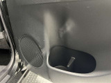 後部座席ドア下ドリンクホルダーぺットボトルも収納