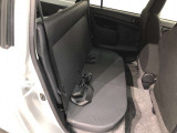 【後部座席】も当然、綺麗・清潔に仕上げております。内装の綺麗なお車は気持ちが良いですし、コンディションのいい車が多いです。これもオススメの1台です。