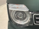 LEDヘッドライトは、点灯の瞬間から最大光量を発揮し、突然暗くなるトンネルなどでの安定感を高めます。