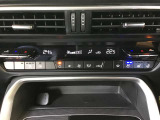 オートエアコン装備で、温度設定のみをしていただければ、快適な室内空間になります!