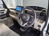 ◆視界広々で非常に運転しやすくロングドライブでも疲れを感じさせないすっきりとまとまったインパネ周りです。