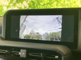 画面からテレビ映像を楽しめる装備です。停車中の休憩時間などに映像を視聴でき、車内で過ごすひとときにも活用いただけます。ご利用の際は停車してお楽しみください。