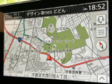 道路や周辺施設を地図上で確認でき、目的地へ向かう際の位置把握に役立ちます。表示内容を見ながら行き先を確認できるので、慣れない場所への外出にも便利です。