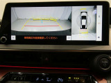車に搭載された複数のカメラ映像を合成し、車を上空から見下ろしているような映像や死角となる部分の映像を車内ディスプレイに表示する駐車支援システムのパノラミックビューモニター付きのお車になります!!
