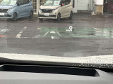 ヘッドアップディスプレレイを装備しています。車速やナビ情報、プロパイロットの動作状況など、運転に必要な情報をフロントガラス奥に投影します。