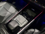 オンライン商談受付中!ご自宅にいながら実際に車両を見ているかのように、弊社スタッフがご案内させて頂きます。iPadの高感度撮影ですので、ボディのお色味は勿論、詳細な車両の状態をダイレクトにご確認頂けます。