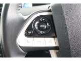 オーディオのコントローラーがハンドルに装着されています。利便性だけでなく事故防止にも繋がりますよ!