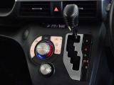 車内を快適に、オートエアコンを装備しています。