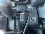 シフトレバーは簡単操作で運転もしやすくなっております!!