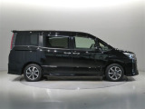 両側パワースライドドア付きだから、狭い駐車スペースなどでの 乗り降りラクラク!小さなお子さまのいるご家庭には嬉しい装備。