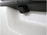 バックカメラが付いているので後方確認が非常にしやすいです。今や運転初心者も熟練者も必須装備!ついていて損はないですね♪