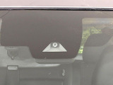 【エマージェンシーブレーキ】走行中に前方の車両等を認識し、衝突しそうな時は警報とブレーキで衝突回避と被害軽減をアシスト。より安全にドライブをお楽しみいただけます。