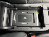 【ワイヤレス充電機能付き】話題の置くだけ充電機能を搭載!!ケーブルを接続する手間がなくドライブ中もスマートに充電できます。
