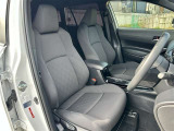 運転席シートに擦れがあります。