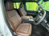 運転席シート廻りは使用感も少なく、良好な状態となっています。前オーナー様が丁寧に使っていたことがよくわかりますね。
