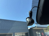 コンパクトなドライブレコーダーです。万が一の瞬間も自動で録画しています。
