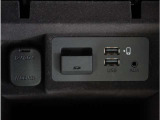 【USB接続】USB接続も可能です。スマートフォンと連動して音楽も再生可能です。