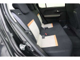 リアシートも厚く、長時間の移動もらくらくです!車種によってはラゲージスペースやトランクへのアクセスも可能!乗り心地・使い勝手共に充実です!!