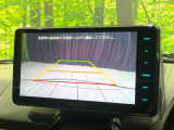 【バックカメラ】駐車時に後方がリアルタイム映像で確認できます。大型商業施設や立体駐車場での駐車時や、夜間のバック時に大活躍!運転スキルに関わらず、今や必須となった装備のひとつです!