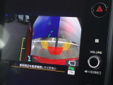 Rカメラの映像も、センターディスプレイに大きく表示されます!