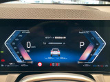 見やすいレイアウトにまとめられたインフォメーションディスプレイ。運転中に集中しながら必要な情報を把握することができます。
