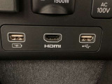 デジタル表示のスピードメーターとタコメーター、燃費やオドメーターなどの表示の他に、ホンダセンシング機能などの表示もできる多機能なマルチインフォメーション・ディスプレイです。
