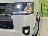 【LEDヘッドライト】悪天候や夜間走行時も良好な視界を確保し安心して運転できる高輝度LEDヘッドライトを装備!点灯速度が早く、消費電力も抑えられています。