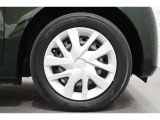 純正のホイールキャップが足元を飾ります!タイヤサイズは 155/65R14 になります。
