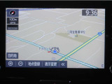 ナビ付きで、遠出や初めての道も安心。道に迷う心配が少なく、同乗者との会話や運転に集中出来ます。ご家族でのお出かけにも心強いポイントです。