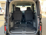 後部座席を倒すと荷室もこの通り広々!お仕事に大活躍します!!