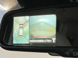 映像で見づらい車両周辺の確認をアシスト。クルマを真上から見ているような映像を表示。 運転席から確認しにくい車両周囲の状況を把握。