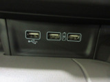 便利な充電用USBジャックも付いています。