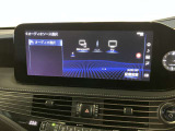 G-Link契約でご利用いただけるセンター通信型のナビ機能「コネクティッドナビ」を装備。従来のナビゲーションよりもリアルタイムな情報提供を可能にしました。