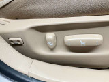 【パワーシート】電動でシートポジションの変更が可能です。手動式より細かくシート設定が可能ですのでより快適な姿勢でドライブを楽しんで頂けるでしょう。