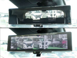 車両後方のカメラ映像をミラー面に映し出して、いつでもクリアな後方視界を確保する、インテリジェントルームミラー!
