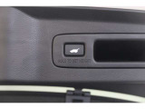 ☆電動リアゲート☆荷物で両手が塞がっていてもワンタッチボタンでリアテールゲートを自動で開閉できます。