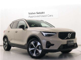 Volvo Cars appで車にリモートアクセスして、空調機能の操作や車の施錠・開錠、ソフトウェア更新などが可能です。エアコンやシートヒーターを操作して、出発前に車内を快適な温度に整えられます。