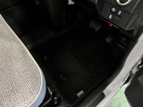 嬉しい純正フロアマット付き♪ 状態も良好です(^^♪