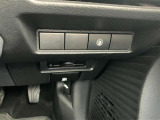 前方の車両や歩行者に対して衝突する可能性が高まると、衝突被害軽減ブレーキを作動させます。さらにペダルの踏み間違いによる急発進を抑制する踏み間違い衝突防止アシストを装備。
