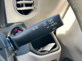 車外の明るさに応じて自動で点灯する【オートライト】機能が付いています。