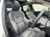 VOLVOのシートは人間工学に基づいた設計となっており長時間の運転でも疲れにくいと定評があります。
