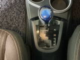 オートマチックシフトレバーは、手になじみ操作しやすい形状で安全運転にもつながります♪